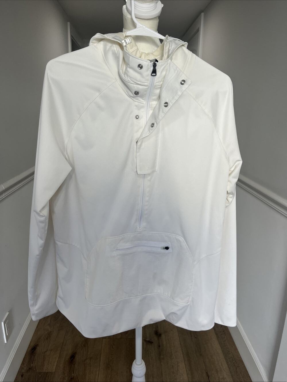 Under Armour Women UA Run Storm Anorak 1/2 Zip Hooded Jacket Sz Large Ivory FLAW